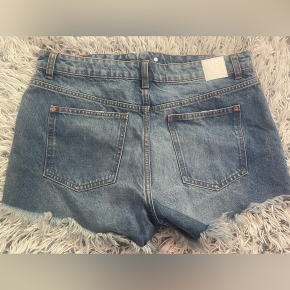 ZARA denim ripped jean shorts NWOT size 8 - Picture 2 of 6